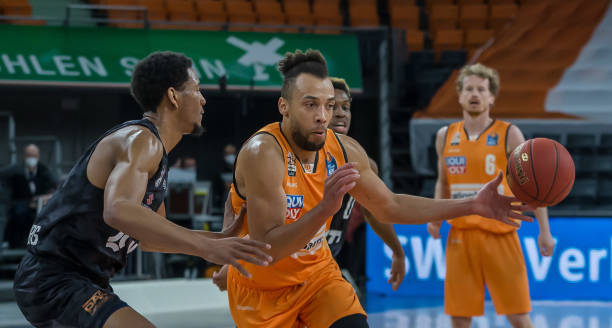 球技术闻名 球技术闻名